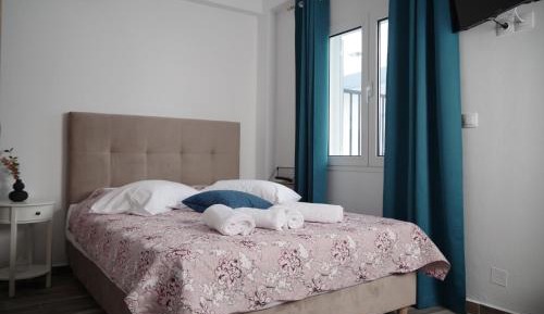 Deluxe Double Room with Side Sea View