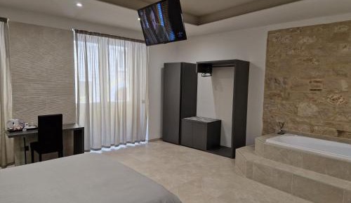 Queen Room with Spa Bath