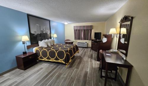 Queen Room - Mobility Access/Non-Smoking