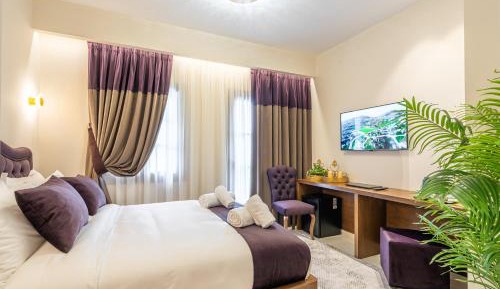 Suite with Mountain View