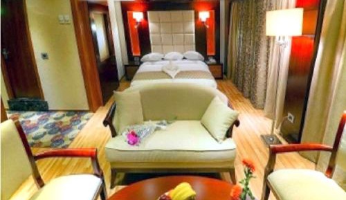 Deluxe Room (2 Adults + 1 Child)