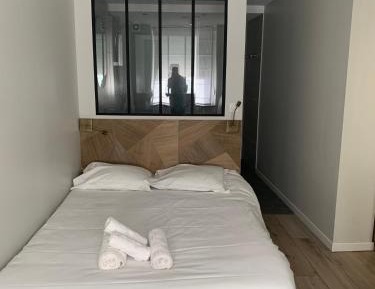 One-Bedroom Deluxe Apartment