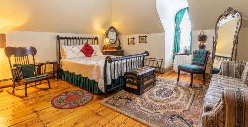 Queen Room with Sofa Bed