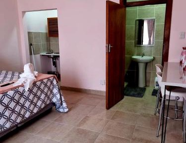 Deluxe Double Room (2 Adults + 1 Child)