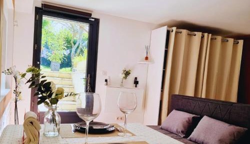 Deluxe Room (2 Adults + 1 Child)