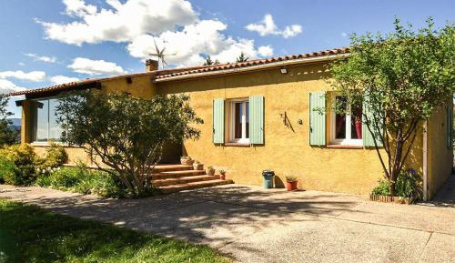 Three-Bedroom Holiday Home 