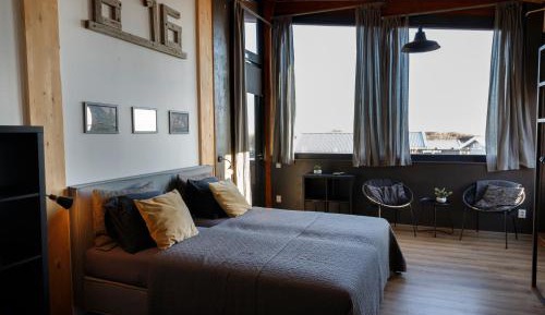 Deluxe 6 person Room