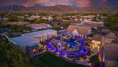 Fourteen-Bedroom House