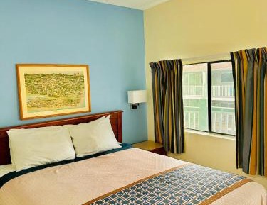 Economy Single Queen on 2nd Floor