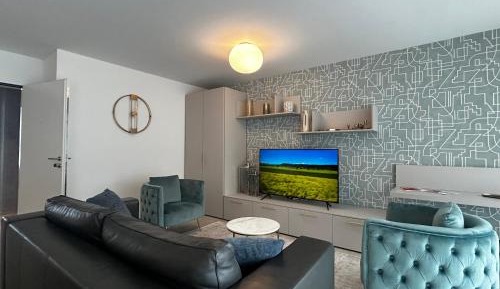 Two-Bedroom Apartment with Lake View