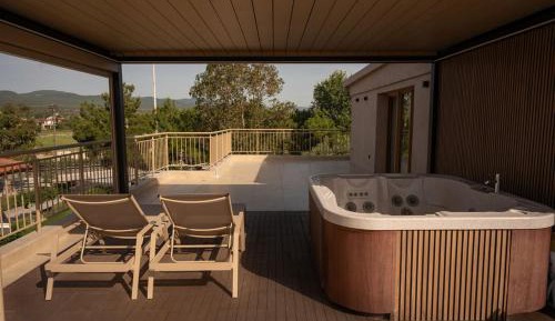Suite with Hot Tub