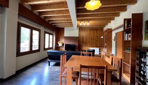 Three-Bedroom Apartment with Mountain View