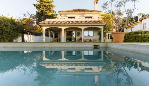 Villa with Garden View