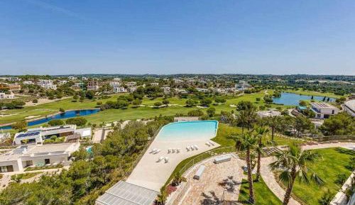 Three-Bedroom Premium Apartment with Resort View