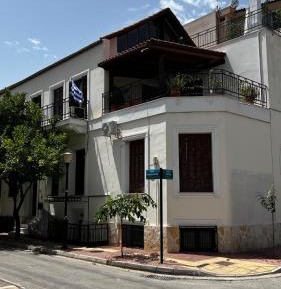 Three-Bedroom Apartment with Balcony