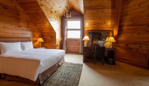 Deluxe Double Room with Lake View