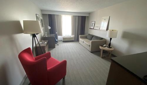 King Suite with Living Room - Non Smoking
