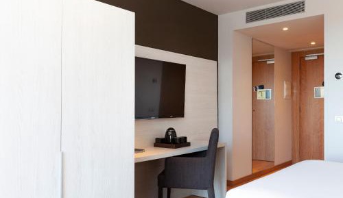 Double Room (1 Adult)