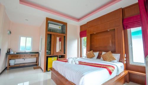 Deluxe Queen Room