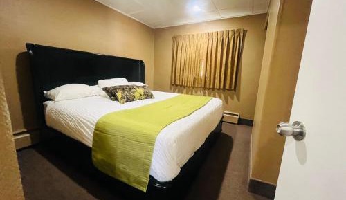 Queen Room - Non-Smoking