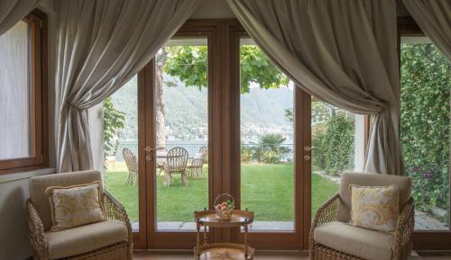 Deluxe Double or Twin Room with Lake View