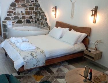 Studio with Spa Bath