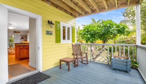 Apartment with Garden View