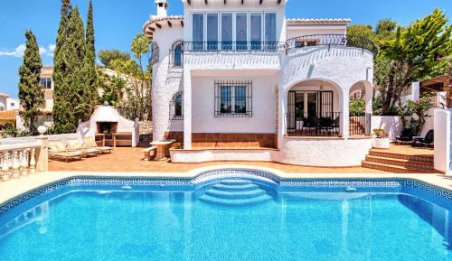 Villa with Garden View