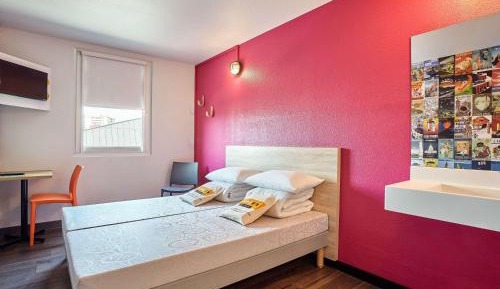 Side-Car Twin Room with Shared Bathroom