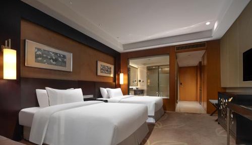 Larger Guest room, 2 Twin/Single Bed(s), City view