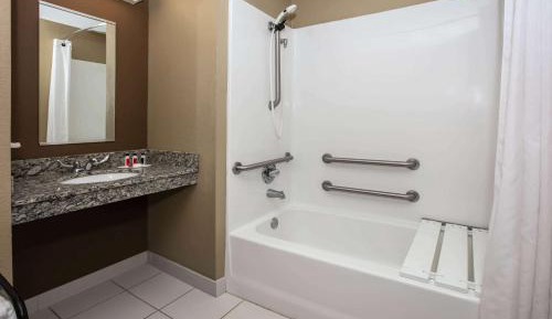 Queen Room - Disability Access/Non-Smoking