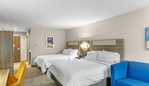 Queen Suite with Two Queen Beds and Single Sofa Bed