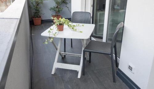 One-Bedroom Apartment with Balcony