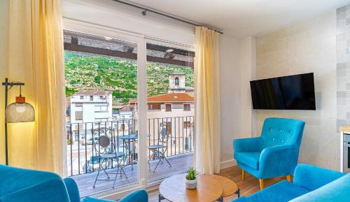 Two-Bedroom Deluxe Apartment with Balcony