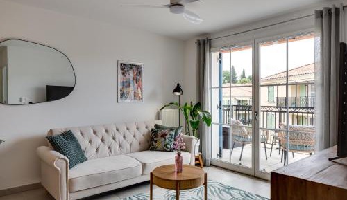 One-Bedroom Apartment with Balcony