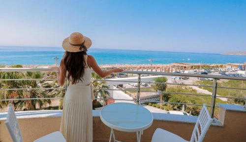 Deluxe Suite with Balcony and Sea View