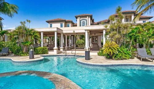 Six-Bedroom Villa 