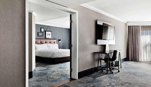 Suite, 1 King, Partial harbor view, Balcony