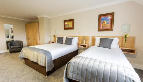 Family Room (2 Adults + 2 Children)