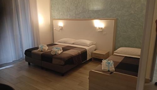 Triple Room with Terrace and Private Bathroom