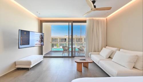 Pool View Suite 