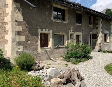 Apartment with Mountain View