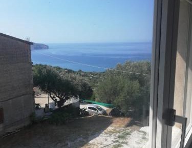 Deluxe One-Bedroom Apartment