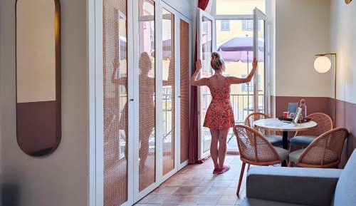 Junior Suite with Balcony - Courtyard side