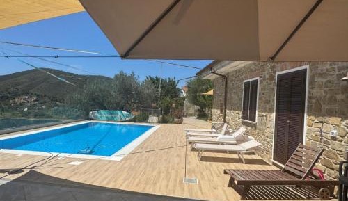 Queen Room with Pool View