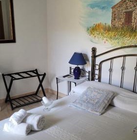 Deluxe Room (2 Adults + 1 Child)