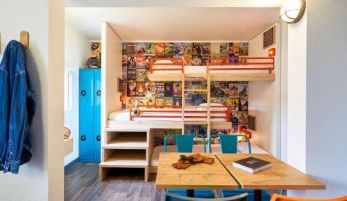 6-Bed Dormitory Room with Shared Bathroom