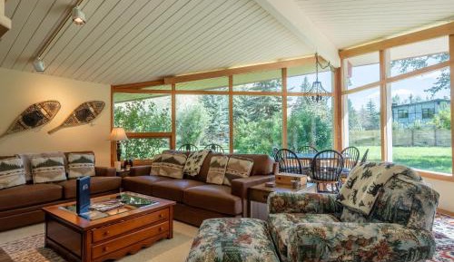Three-Bedroom Holiday Home 