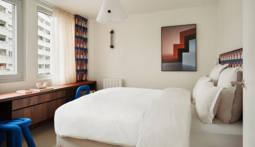 One-Bedroom Deluxe Apartment