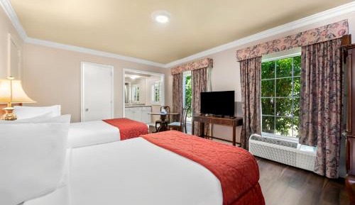 2 Double Beds Accessible Kitchenette Non Smoking